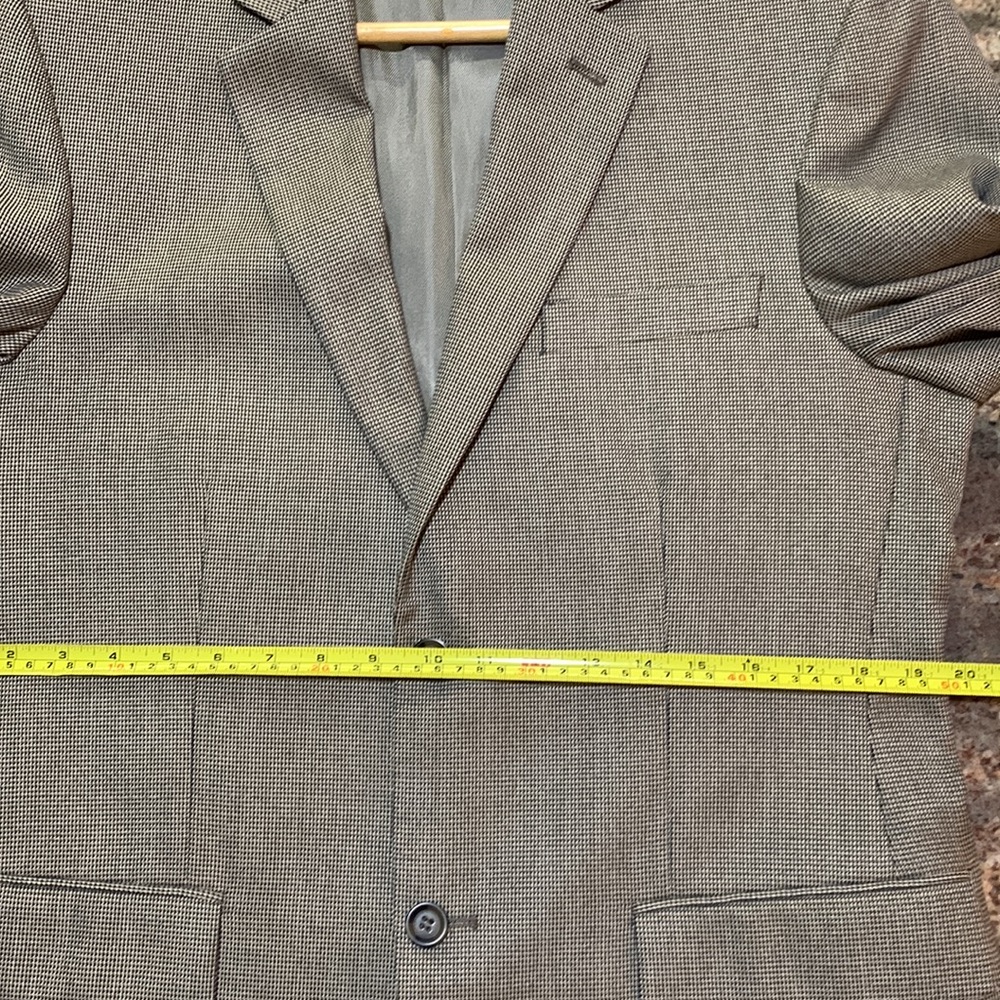 Andrew Fezza 38R, EUC sport coat, muted neutrals - Picture 10 of 13